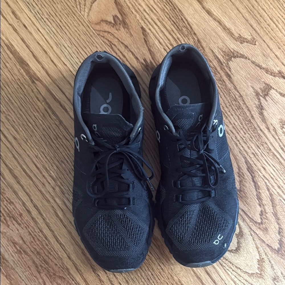On cloud Running Black Shoes women’s 10